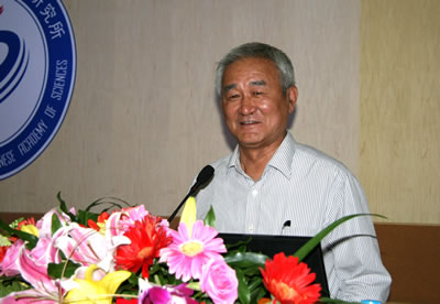 國(guó)家自然科學(xué)基金委員會(huì)數(shù)理學(xué)部主任解思深致辭